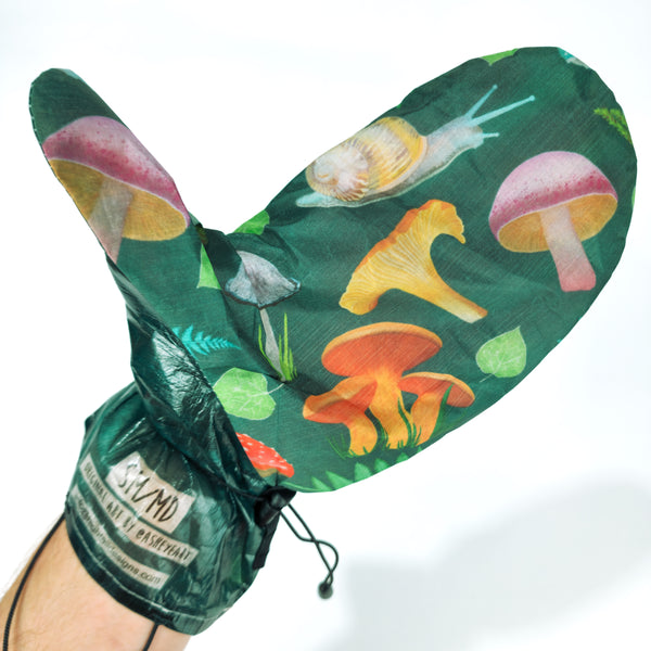 登山用品 HIGH TAIL DESIGNS Forest Mushroom Medium Rain Mitt 