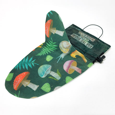 登山用品 HIGH TAIL DESIGNS Forest Mushroom Medium Rain Mitt 